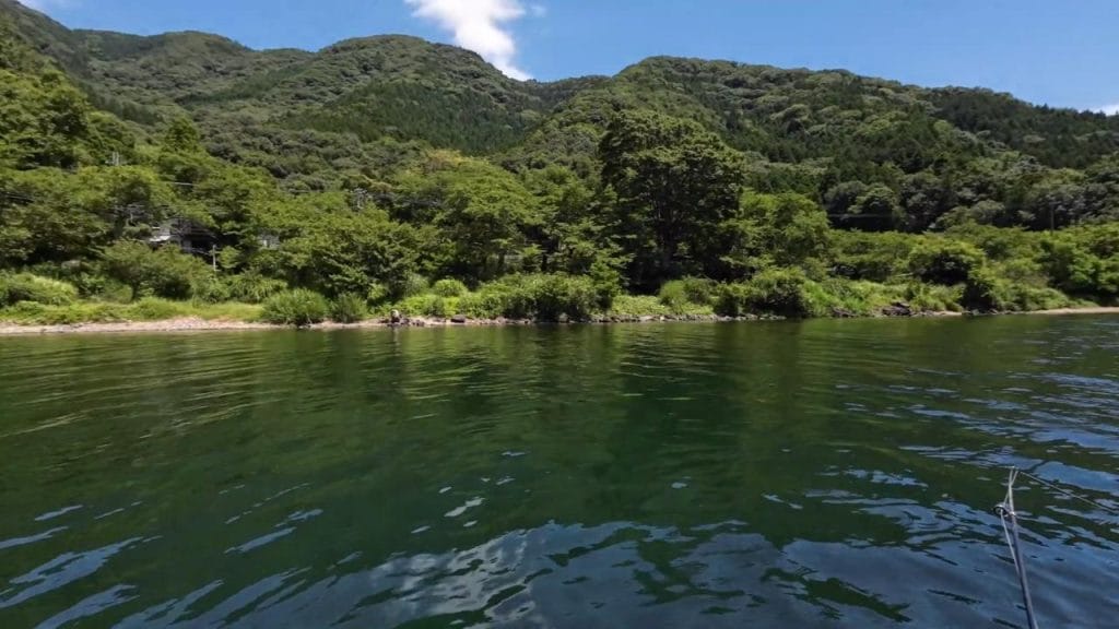 琵琶湖の海津大崎義経浜のバス釣りポイントで北の沖30-50ｍの沖から岸