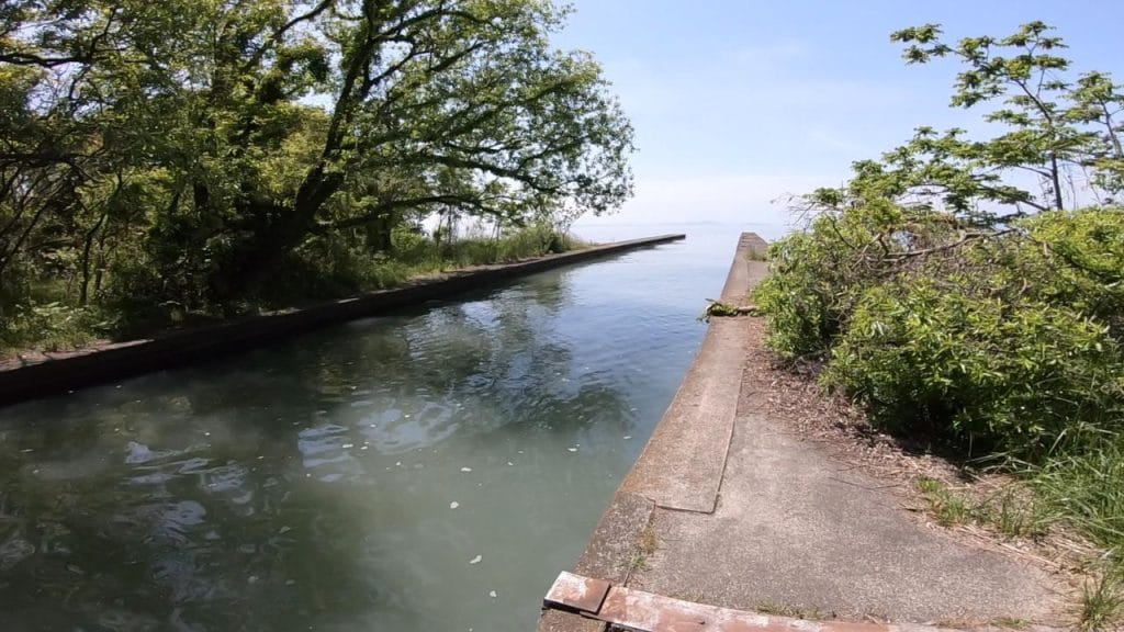琵琶湖の相撲エリアの突堤手前の橋下のバス釣りポイントの南西