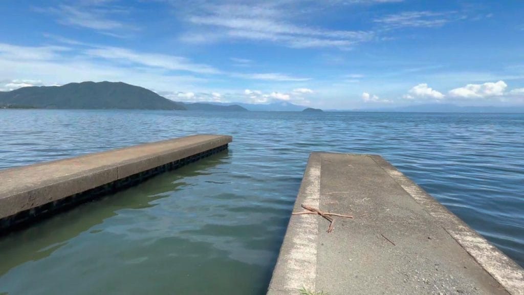 琵琶湖の中庄浜突堤のバス釣りポイントの沖70ｍほどの対岸方向